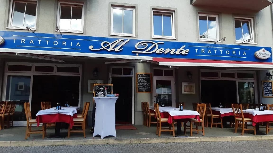 Außenansicht des Restaurants AL Dente am Alt Nowawes in Potsdam-Babelsberg